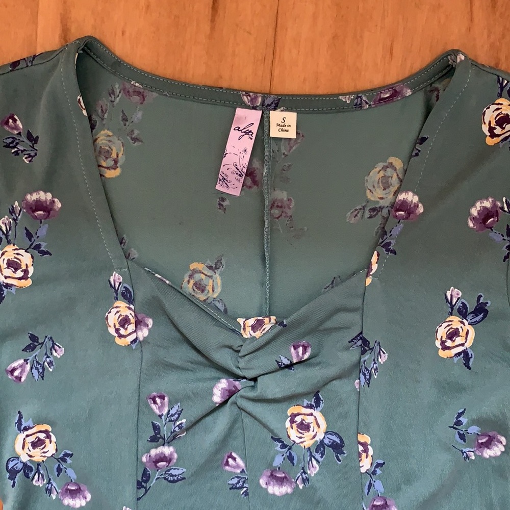 Alpha | Floral Dress - Picture 2 of 5